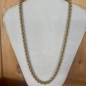 Chaine en maille torsadée.