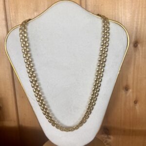 Collier en plaqué or, mailles plates.