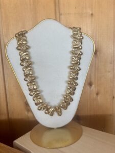 Collier floral, années 80.