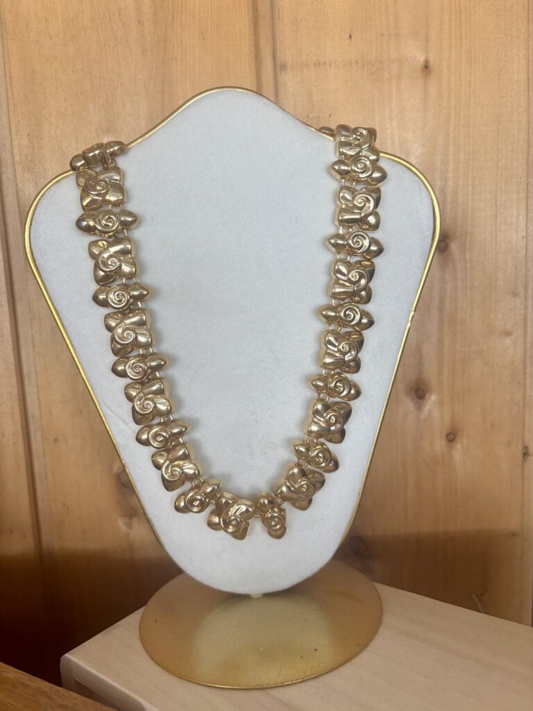 Collier floral, années 80.