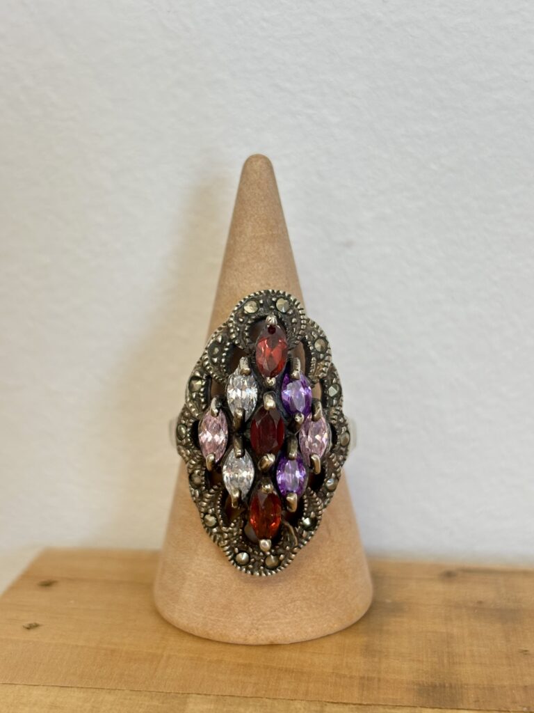 Bague art déco, grenat, améthyste et marcassites.