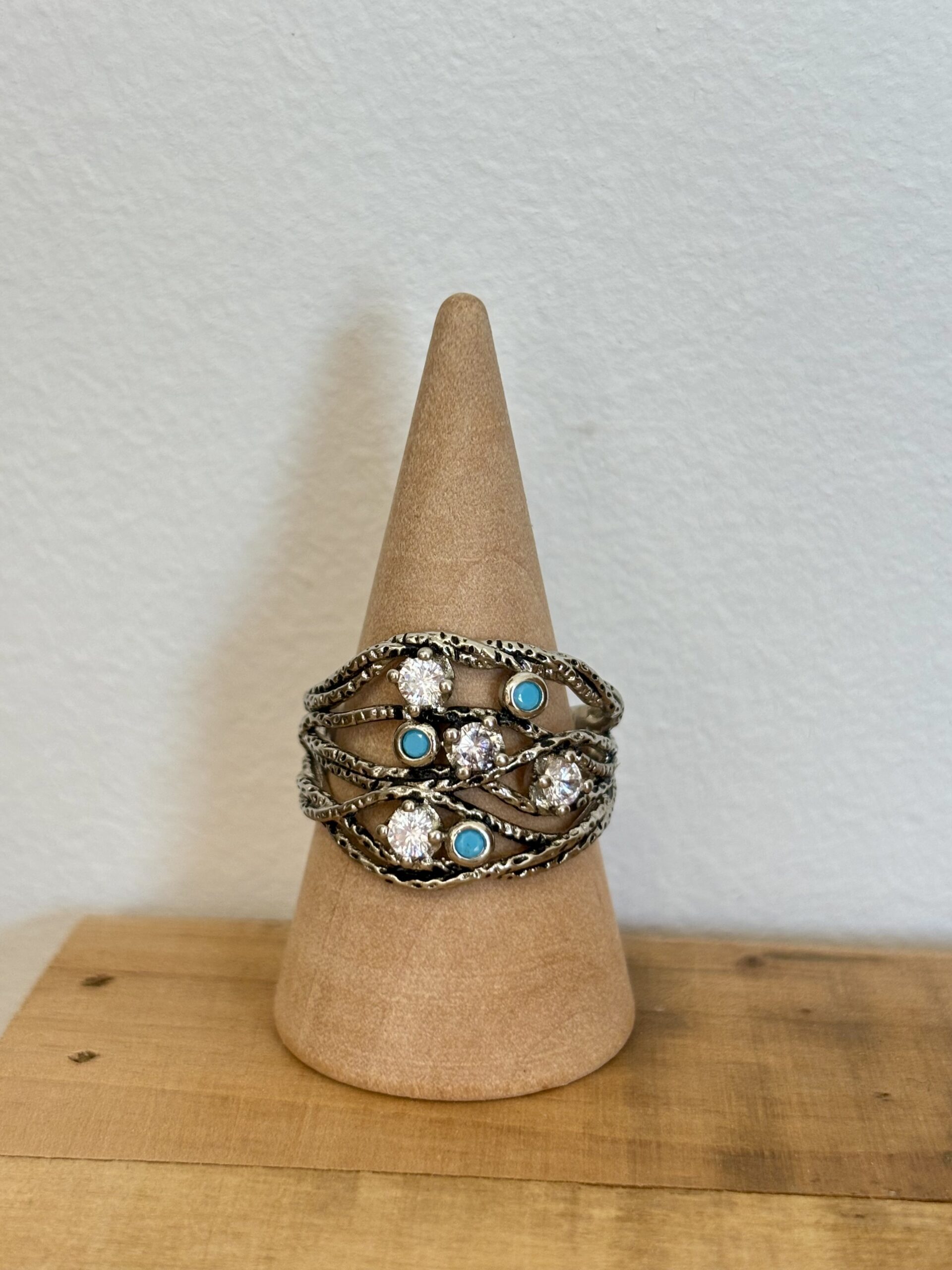 Bague en argent et zirconium.